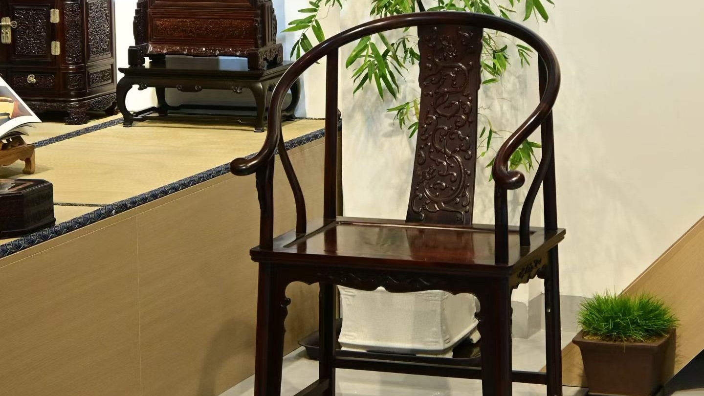 藏器于家，承韵东方，大红酸枝螭龙纹圈椅