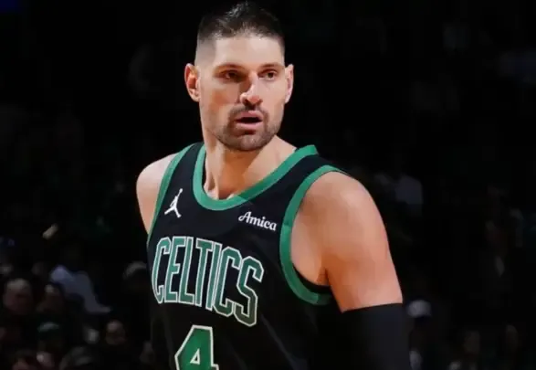 NBA常规赛，凯尔特人117-112击败灰熊

凯尔特人球员尼古拉-武切维奇接受