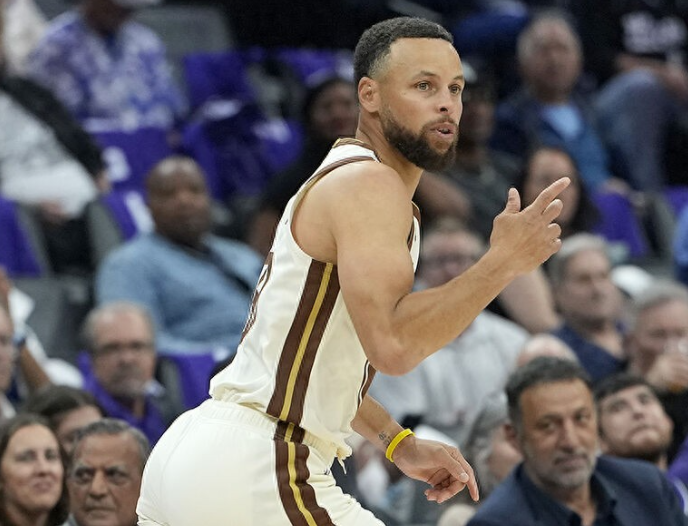 为什么你们对库里没信心

2015年以来，库里健康打完季后赛（只说西部）的情况下