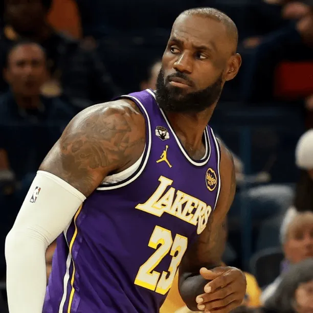 今日NBA常规赛，掘金将对阵雷霆。雷霆昨日宣布了10人休战。

掘金官方更新了伤