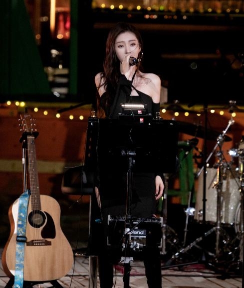 构成海边最动人的live，享受音乐，享受海边浪漫