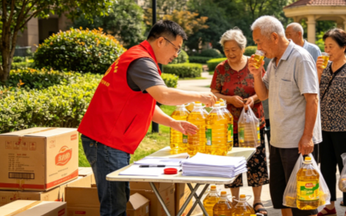 小区业委会每年年底给每户发一桶食用油就说是分红，我把我那桶退了回去，要求他们公示三年来的全部账目