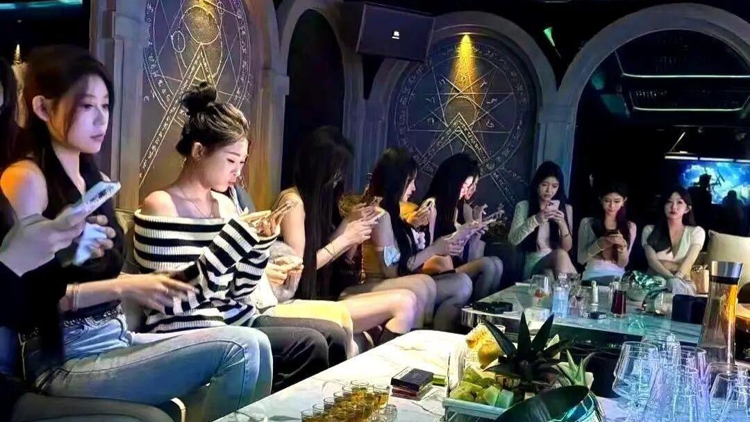 那晚，我在商K吐了三次：一个销售的逃离与重生