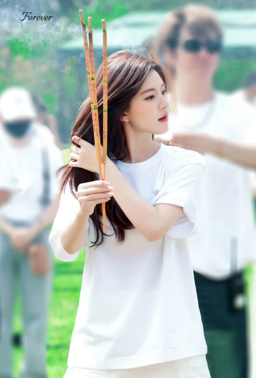 魔法棒指向的方向，是通往童话世界的入口