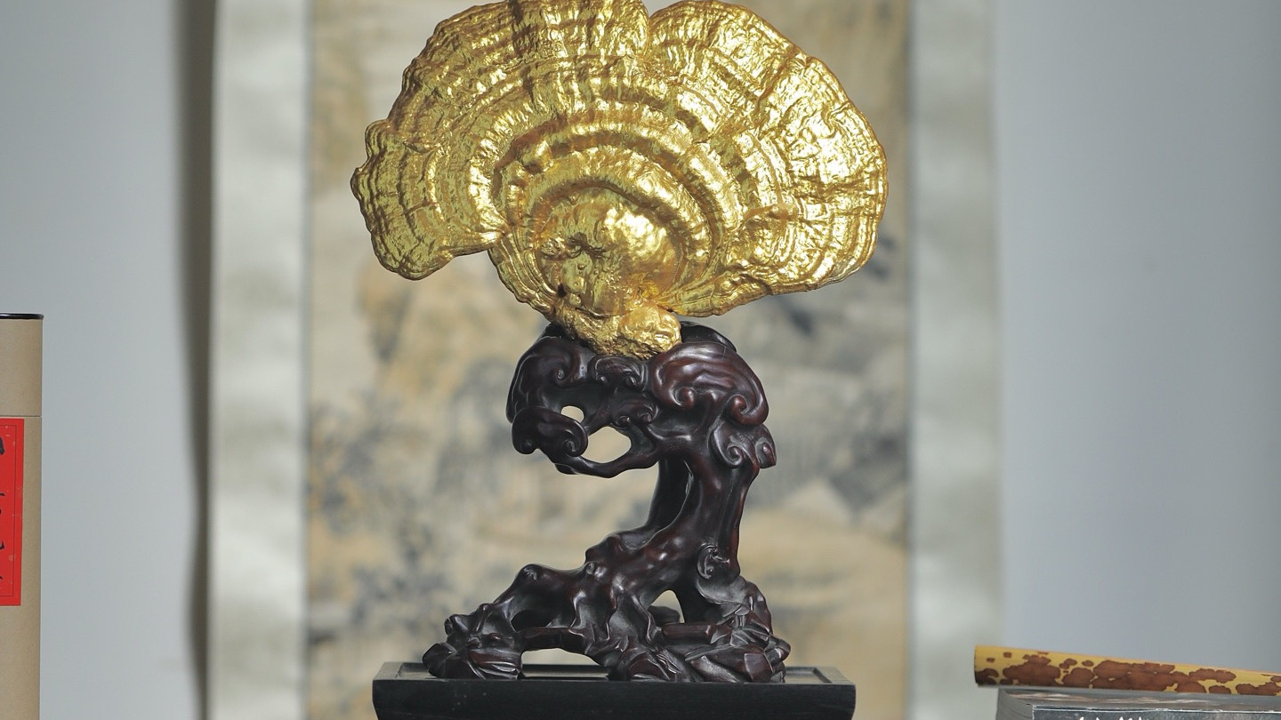 藏韵于形，祈愿延年，髹金灵芝摆件