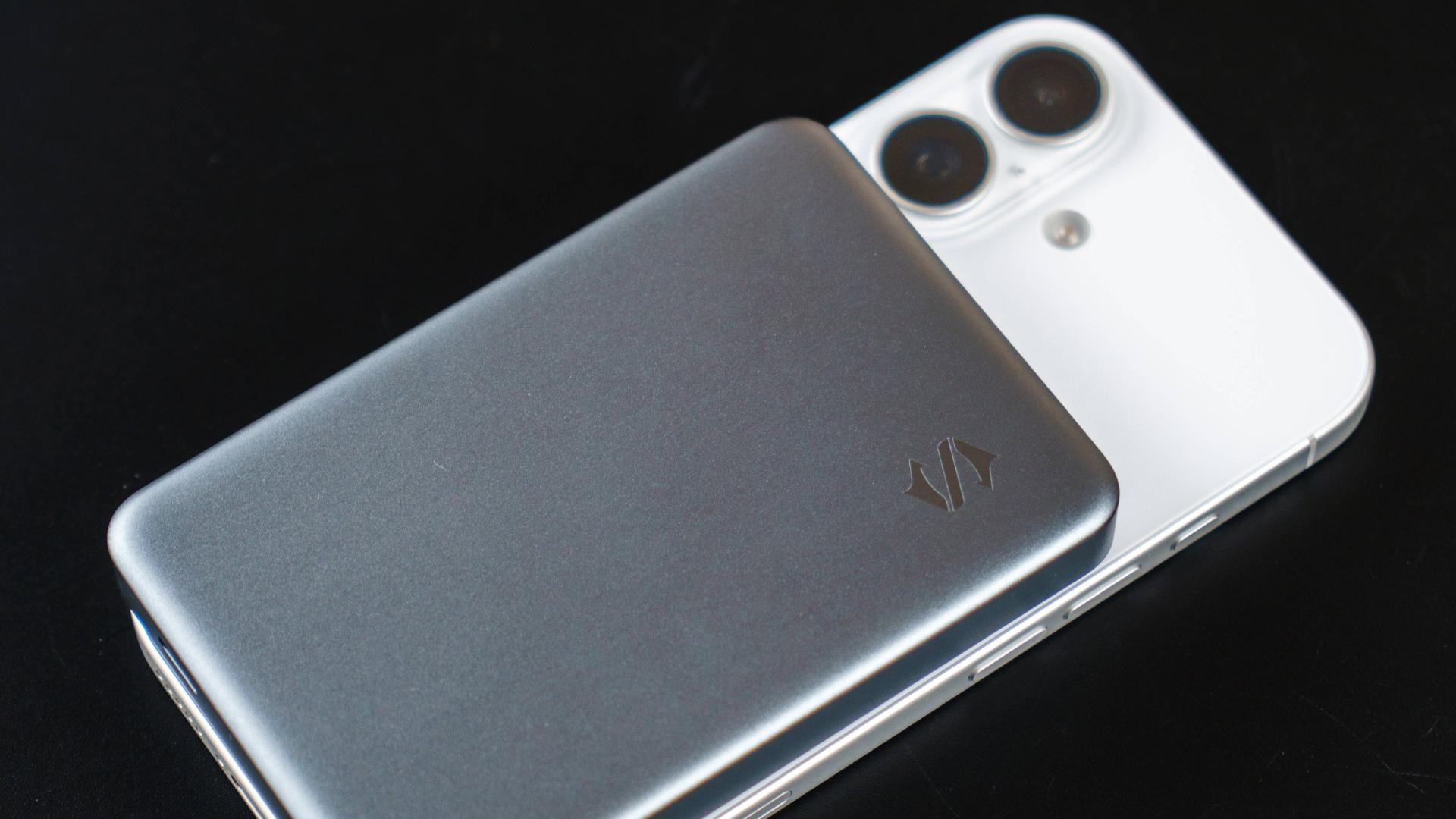 真15W无线快充的黑鲨刀锋3自带线磁吸充电宝体验分享