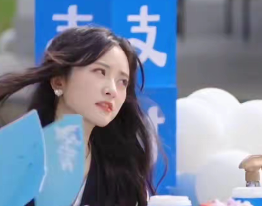 沈月说吃辣是一种痛觉像被人打了一顿
沈月作为一个湖南妹子，从小听着《辣妹子》的歌