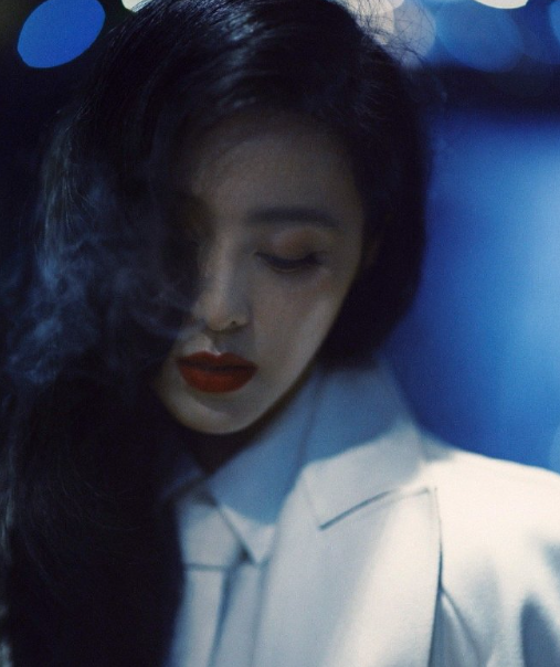 范冰冰新杂志写真电影感拉满了，每一张都很有故事