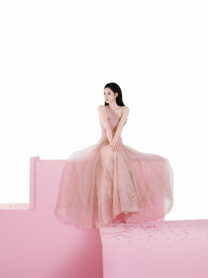 王玉雯的粉色系妆造，超可爱的，nice的！