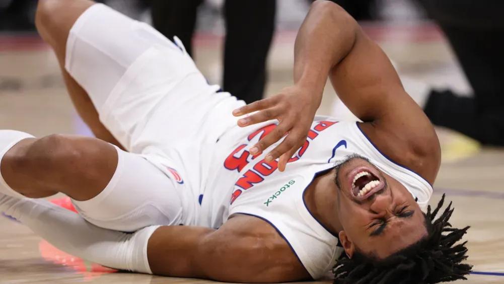 突然被裁！5号秀毁了！当年那一滑铲啊