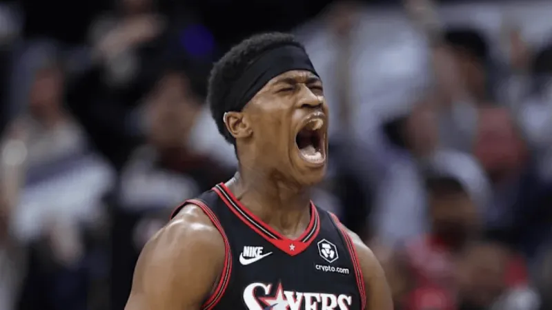 今日NBA常规赛，76人将对阵热火。

76人球员VJ-埃奇库姆接受了记者采访，