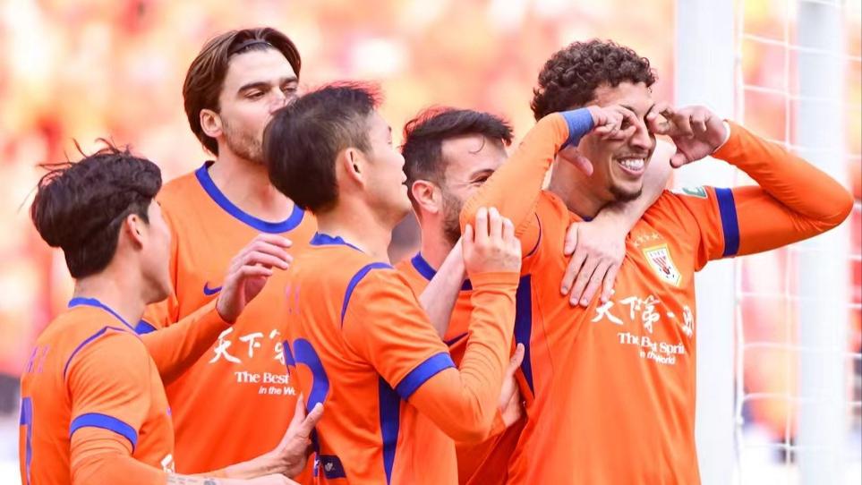 山东泰山VS大连英博首发：德尔加多顶替克雷桑，马莱莱领衔锋线