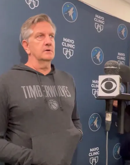 NBA季后赛，森林狼主帅克里斯-芬奇接受采访，谈到了安东尼-爱德华兹的伤势情况：