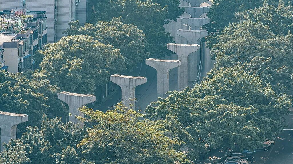地铁建设踩刹车，中国城市基建的逻辑变了