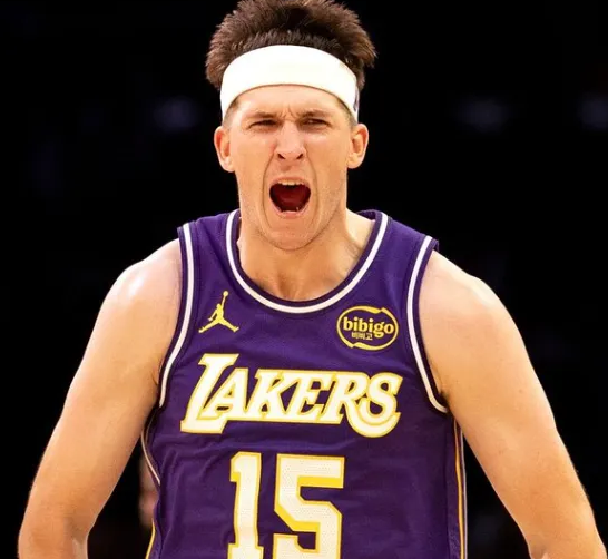 NBA季后赛，湖人对阵雷霆的比赛正在进行中。
目前，里夫斯16投3中，三分5中0