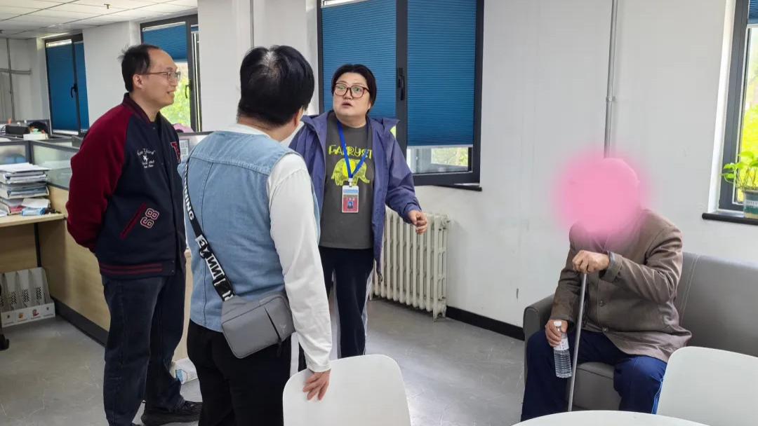 五里坨街道多方暖心联动，帮助迷路高龄老人平安归家