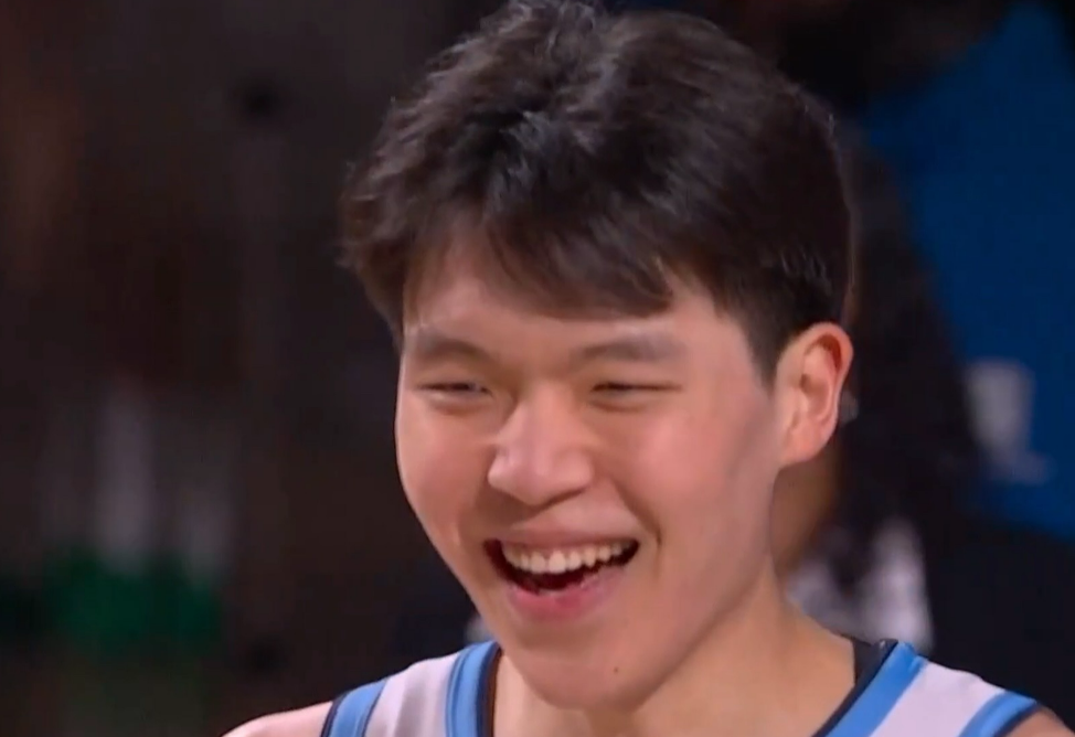 全明星新秀赛第1场，杨瀚森替补出场独得10分！

NBA新秀挑战赛第一场，杨瀚森