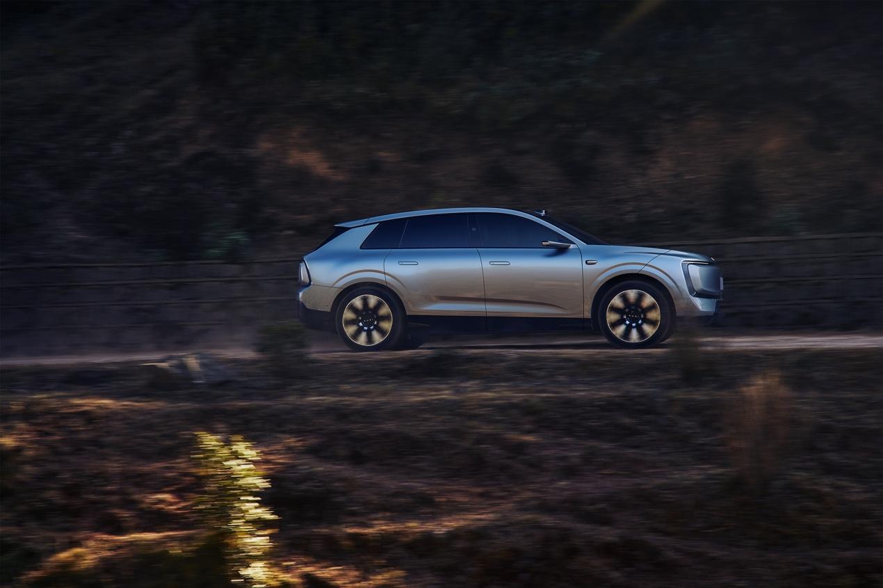 4月17日，奥迪与上汽集团正式签署战略合作协议，将在上海设立奥迪创新技术中心。创