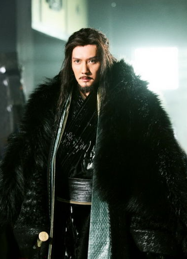 论项羽的贵气还得是冯绍峰配刘亦菲绝了
最近何润东版项羽靠着霸气出圈，狠狠火了一把