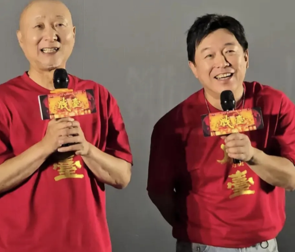 陈佩斯与黄渤围绕电影《戏台》的合作
早已超越了普通的商业合作范畴。
它是一位老艺