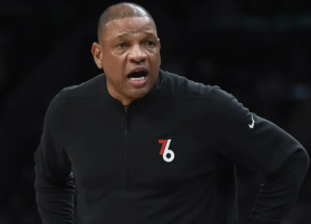 雄鹿主帅道格-里弗斯在谈到本赛季围绕扬尼斯-阿德托昆博的交易流言时，谈到了自己的