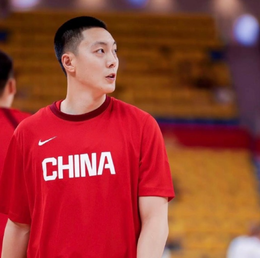 郭指导这个决定肯定会让日本队措手不及，他在这样的关键比赛中选择弃用之前的队长胡明