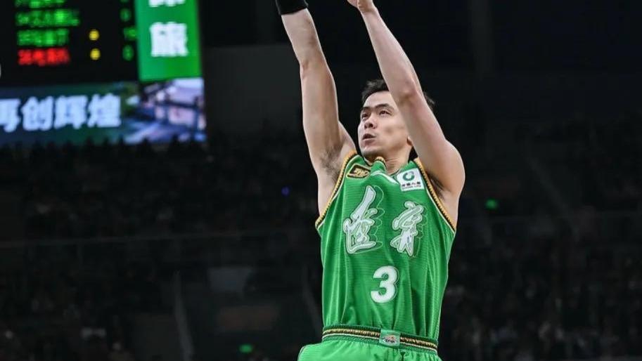 辽篮83-87惜败深圳，他俩整场梦游，杨鸣很沮丧！