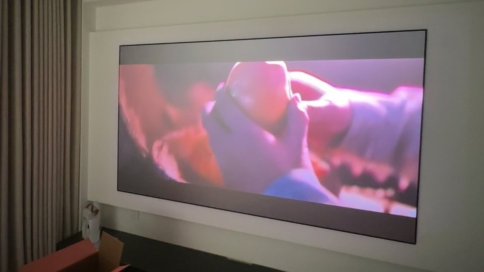 2026年客厅投影仪选购指南：五大爆款型号实测，教你精准避坑