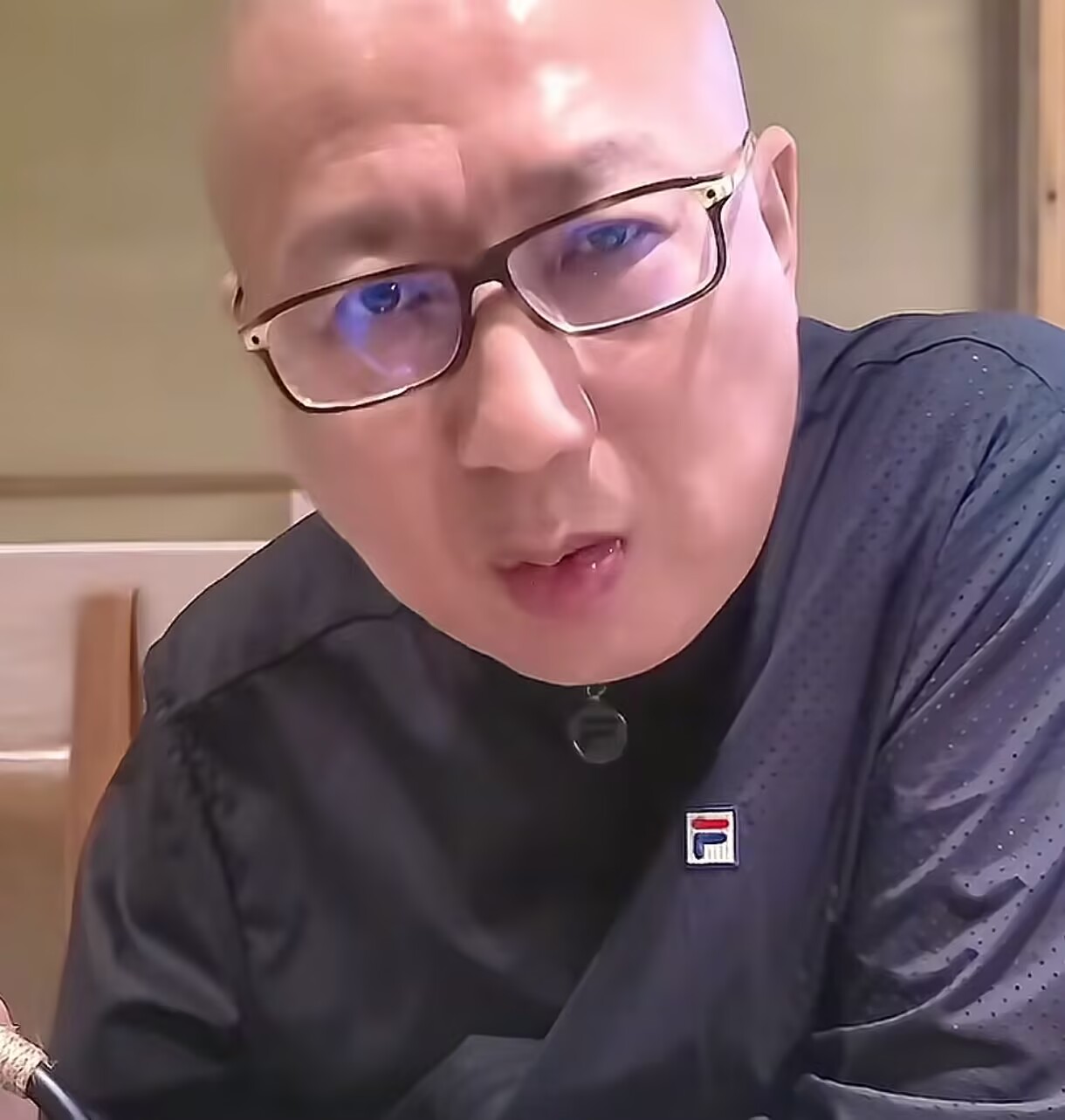 老汪说你是要饭的，曹云金说你就是个P，你说说为什么