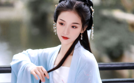 重生回抽签那天我主动替未婚妻去死，这疯女人上辈子居然用命救我