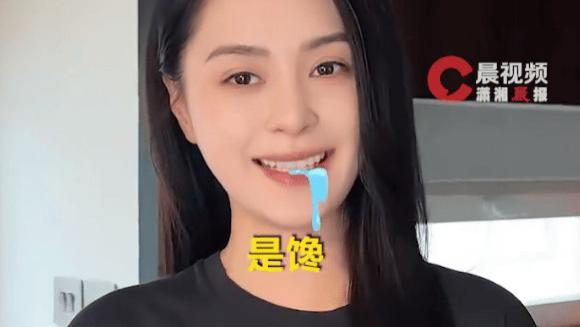 ​钟欣潼自曝易胖体质！不节食不断碳，刷牙就能瘦太真实