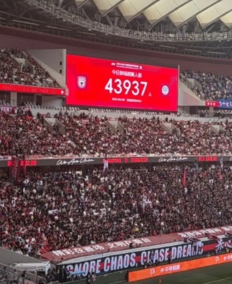 没有对比就没有伤害，国内职业足球的全面发展依然任重道远啊。
中超第四轮场均观众人