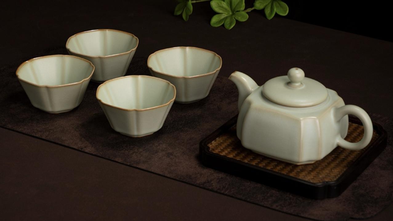 方寸之间，自有天地--用周泽堂茶器布置一方办公室茶席