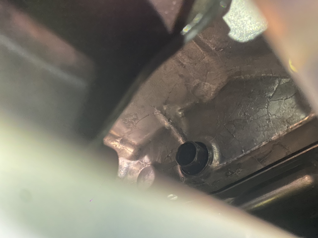 发动机变速箱有裂纹
11代半发动机变速箱这个地方有裂纹正常么