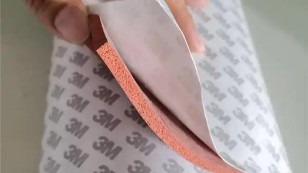 硅胶背胶翘边用什么处理剂？