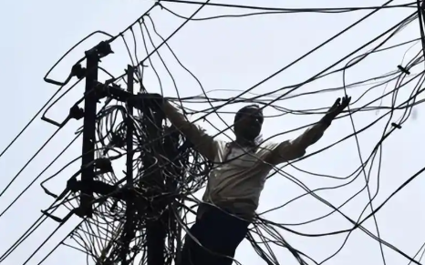 印度全民偷电狂欢！年被盗200亿度电，偷电人口甚至包括议员高官在内，国家电网损失逼近千亿…