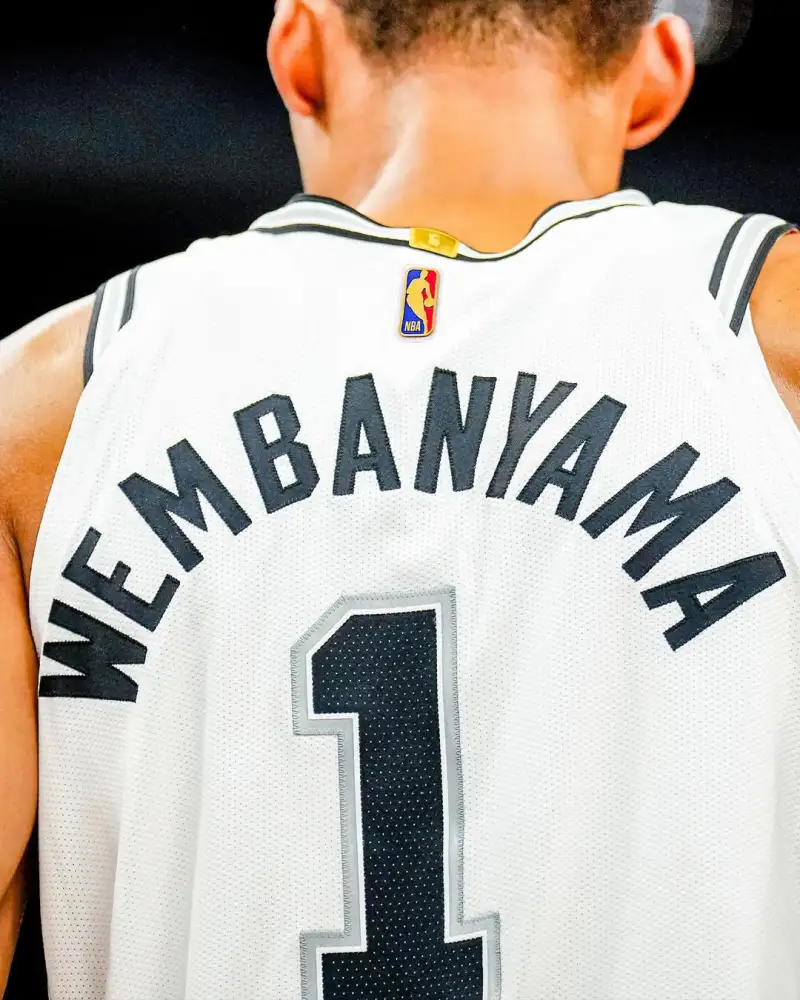 NBA官方宣布，作为现任NBA最佳防守球员，马刺球员维克托-文班亚马将在2026