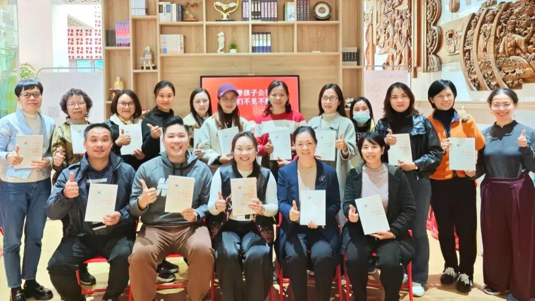 心智观点 | “全民养龙虾”背后：当AI能替代白领，这样的孩子未来才能“混得好”