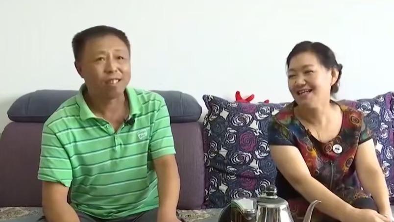 56岁大妈风韵犹存，有房有钱招上门女婿，要求男人身体结实会疼人