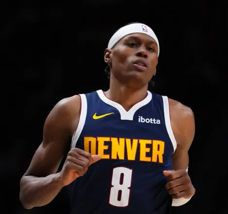 明日常规赛，掘金对阵太阳。

据报道，掘金前锋佩顿-沃特森因为腿筋伤病管理而缺席