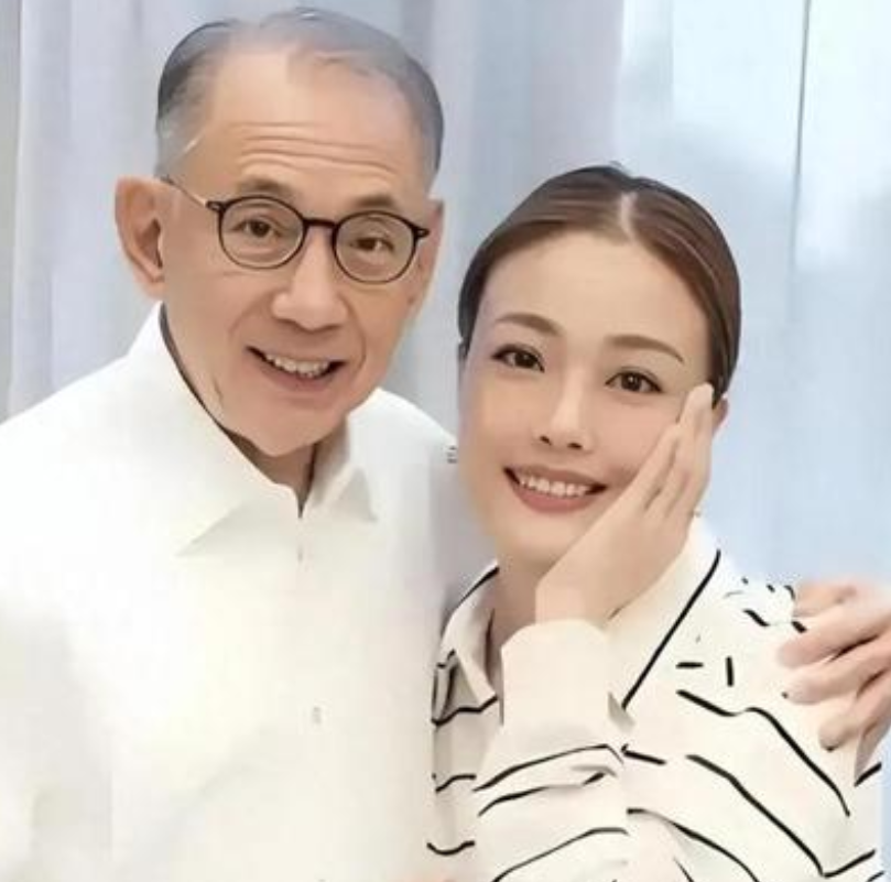 容祖儿在英皇待了27年，没签过别的公司。2025年英皇账面传闻亏空166亿，她二