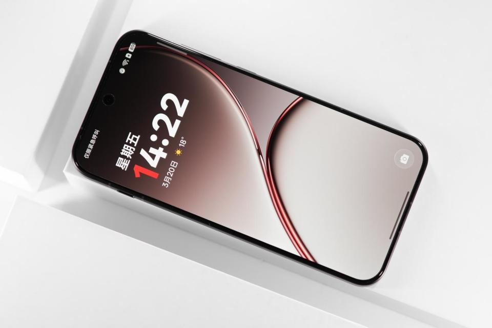 一加“亮出底牌”，7500mAh+445W万跑分，新一代小屏