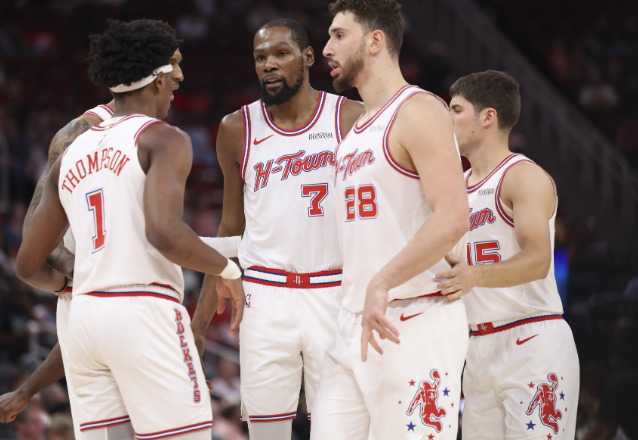 小贾申京进攻犯规，杜兰特空中被推只是两个罚球，伊森抱着球被推出界裁判不管，奥柯基