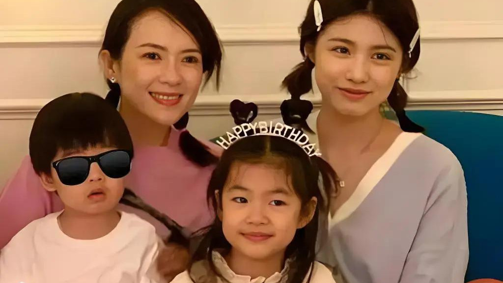 反转了！葛荟婕夸章子怡中国好后妈：离婚了还带继女小苹果出国旅行