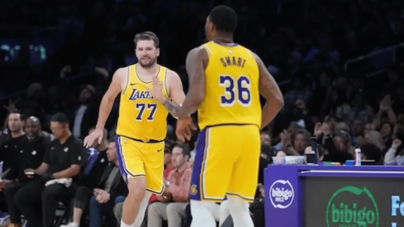 湖人今日官方公布了球队明天与奇才比赛的伤病情况。

其中卢卡-东契奇因被禁赛缺阵