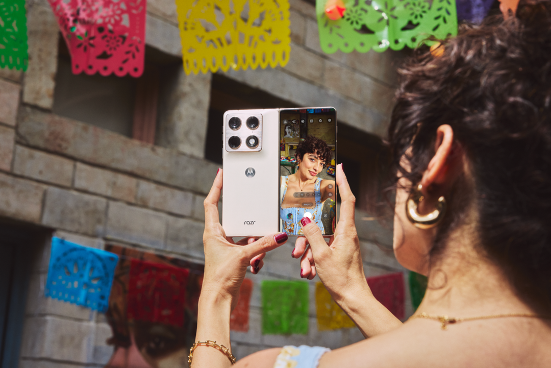 国产手机集中亮相MWC，折叠屏手机从“形态创新”走向“真实可用的生产力工具”