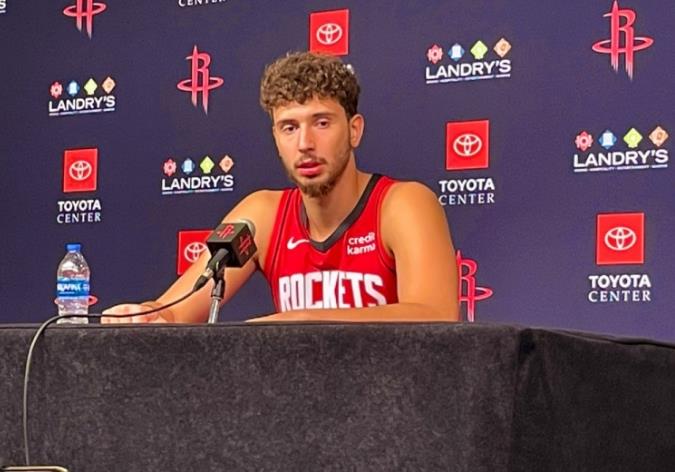 火箭队明天的对手是洛杉矶湖人队，本场比赛火箭队的申京是出战成疑的状态。前一场对阵