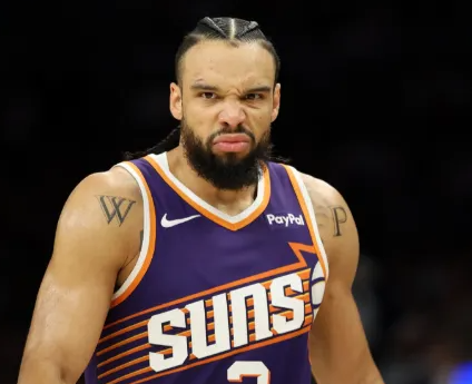 NBA季后赛，雷霆客场131-122战胜太阳。
这样一来，雷霆季后赛首轮4-0横