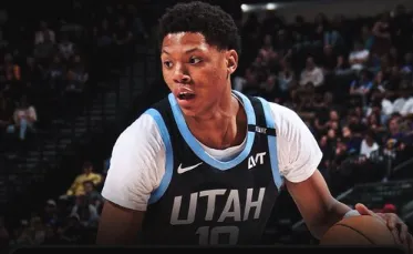 NBA常规赛爵士主场对阵猛龙的比赛已经结束。全场战罢，爵士以127-143不敌猛