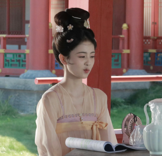 跑男团全员都来包场白鹿《莫离》啦，最好的一家人，一起来看叶🍐 ​